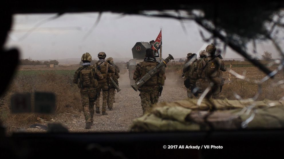 PHOTO: Arkady’s images show E.R.D. soldiers carrying U.S.-donated anti-tank weapons.